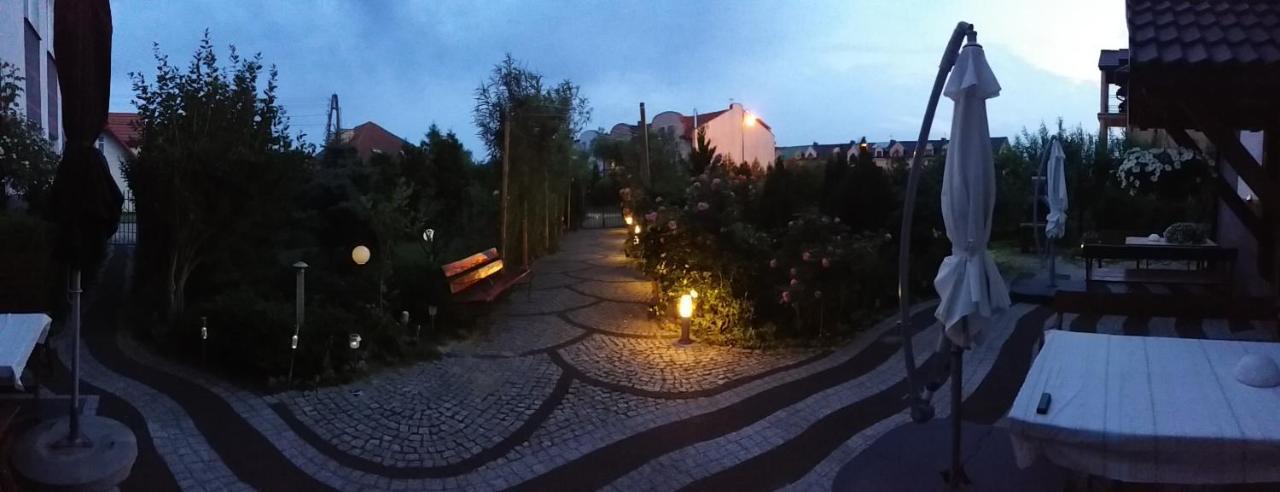 Na Fali Pokoje Goscinne Łeba Exterior foto